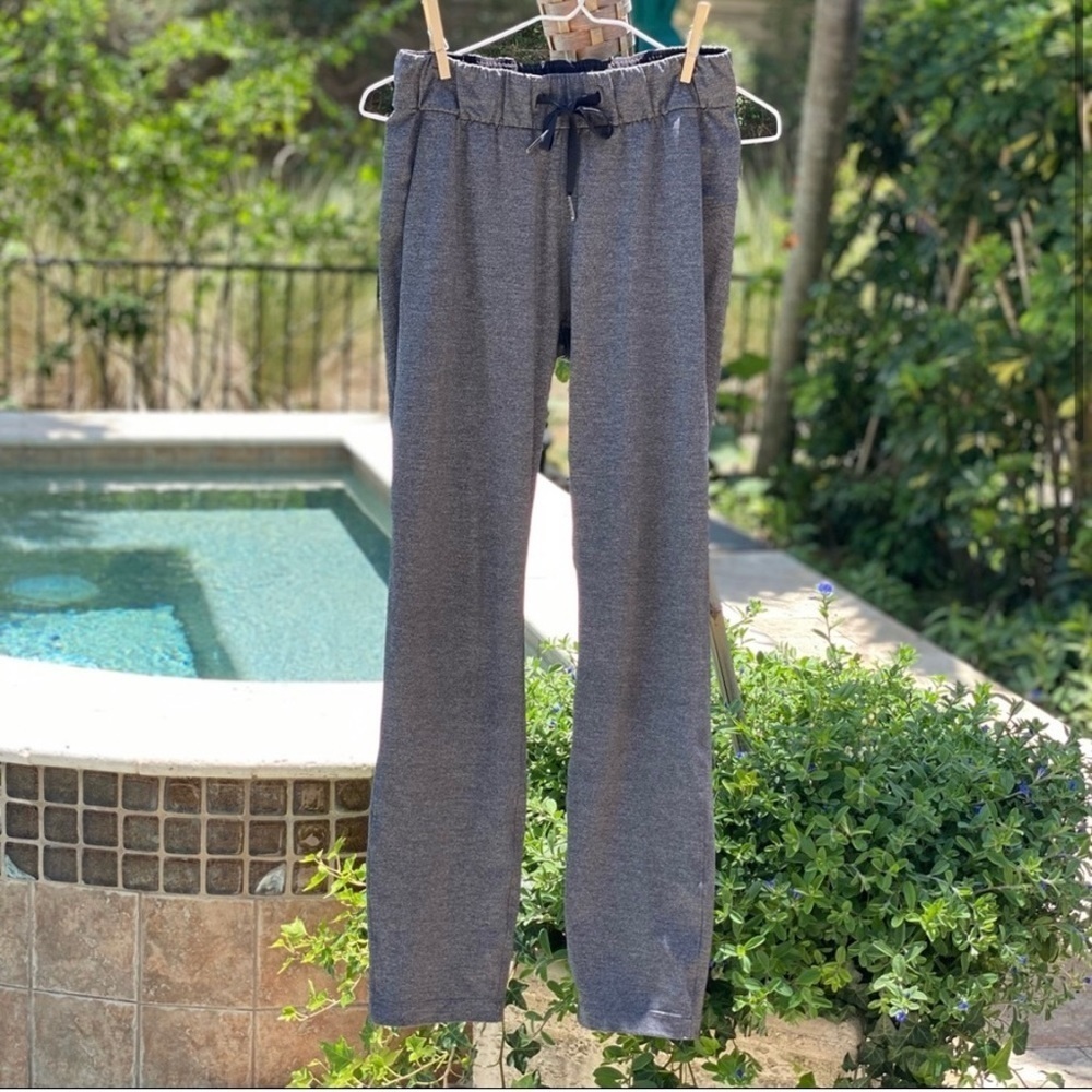 Lululemon on the Fly Grey Casual Pants with Pockets Women's 2 XS/S Pants EUC.